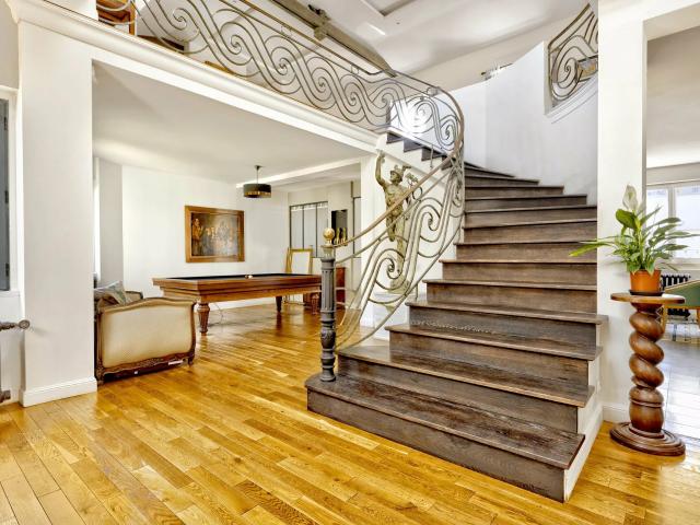 Maison 7 pièces 305 m²