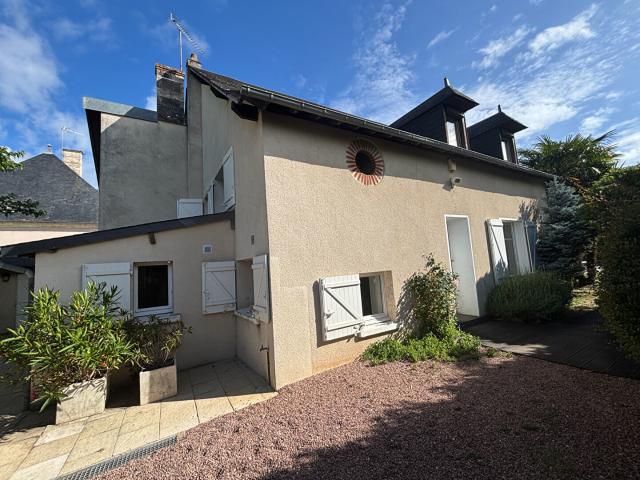 Maison 7 pièces 305 m²