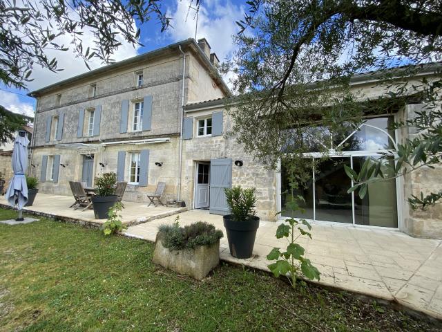 Maison 7 pièces 307 m²