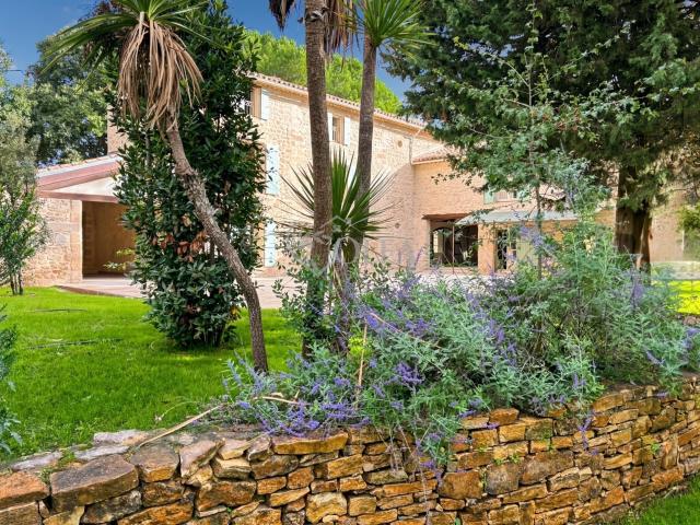Maison 7 pièces 307 m²
