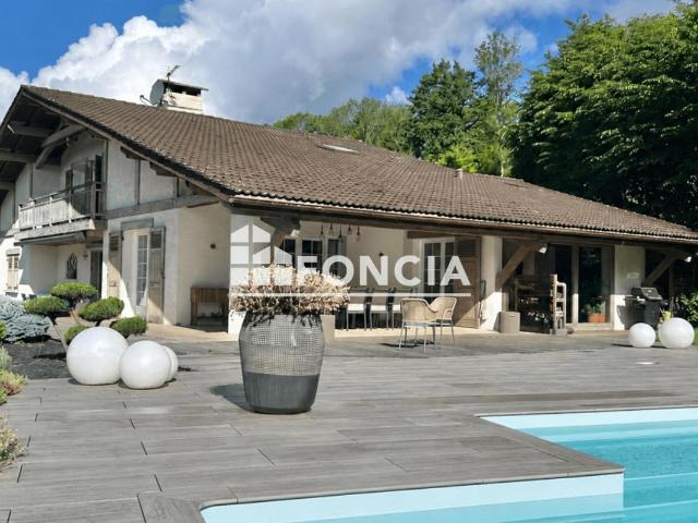 Maison 7 pièces 337 m²