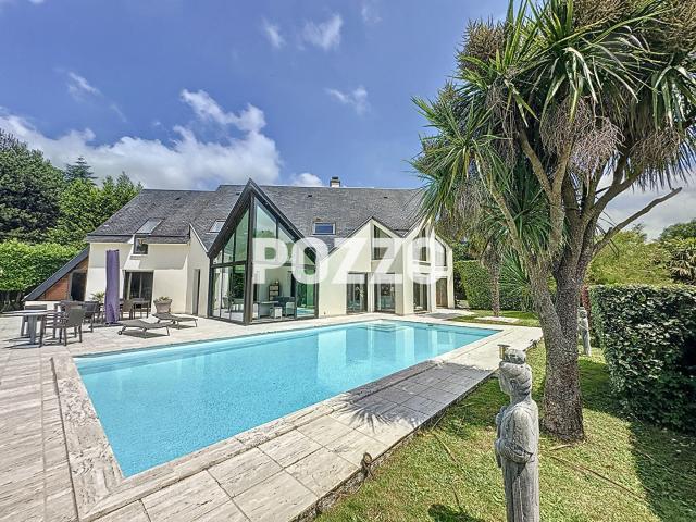 Maison 7 pièces 300 m²