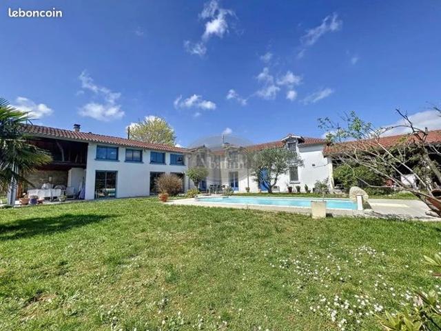 Maison 7 pièces 300 m²
