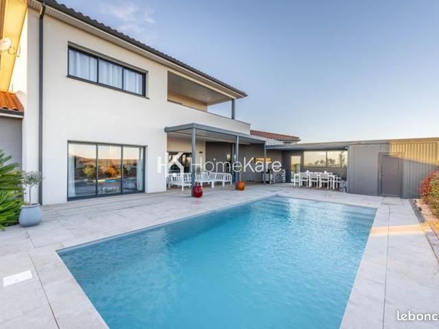 Maison 7 pièces 300 m²