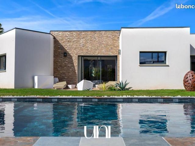 Maison 7 pièces 300 m²