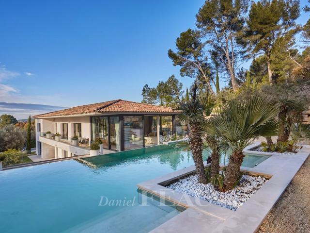 Maison 7 pièces 300 m²