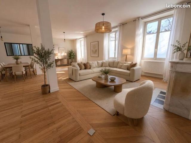Maison 7 pièces 300 m²