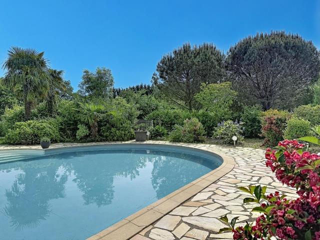 Maison 7 pièces 300 m²