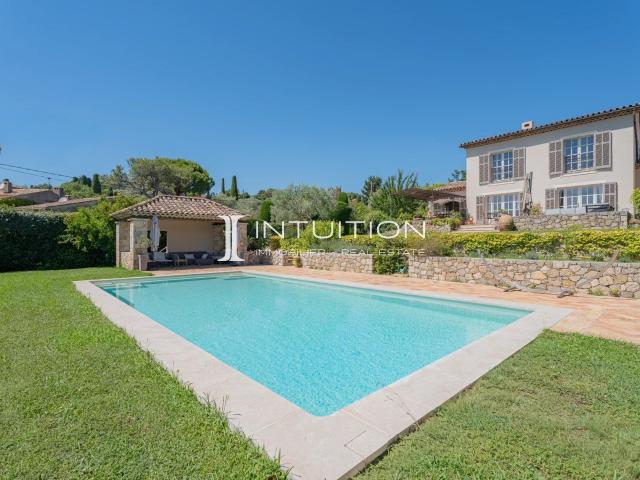Maison 7 pièces 300 m²