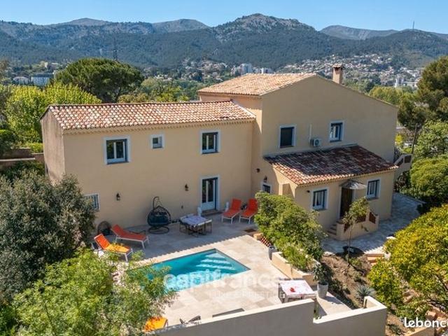 Maison 7 pièces 300 m²