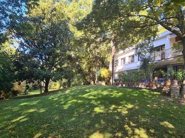 Maison 7 pièces 300 m²