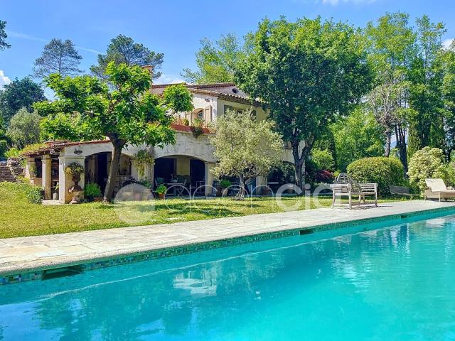 Maison 7 pièces 300 m²