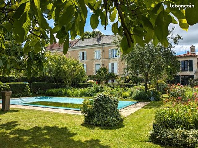 Maison 7 pièces 300 m²