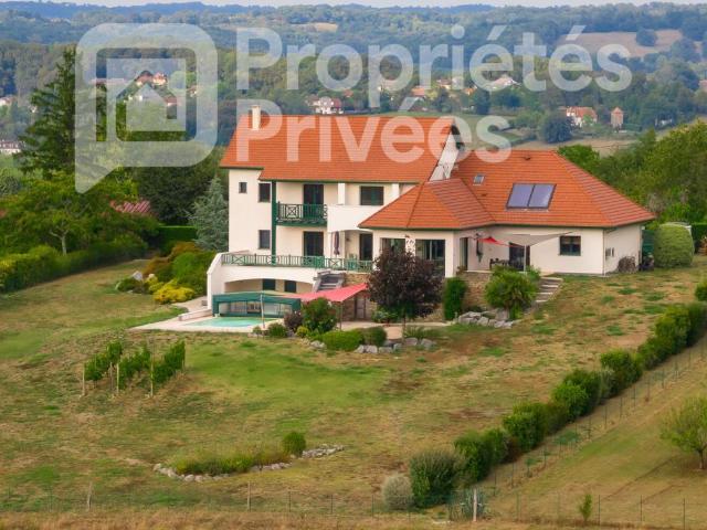 Maison 7 pièces 300 m²