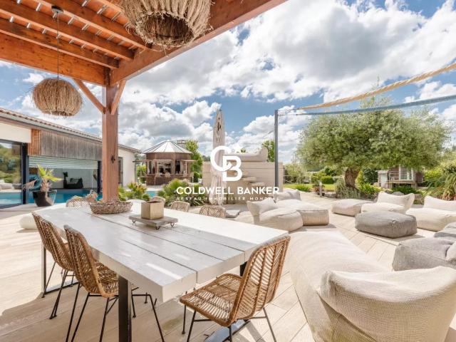 Maison 7 pièces 300 m²