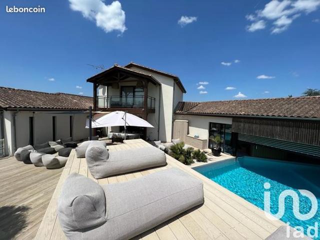 Maison 7 pièces 300 m²