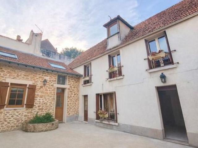 Maison 7 pièces 300 m²