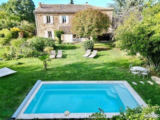 Maison 7 pièces 300 m²