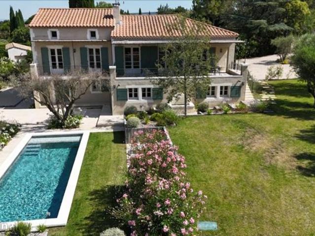 Maison 7 pièces 300 m²