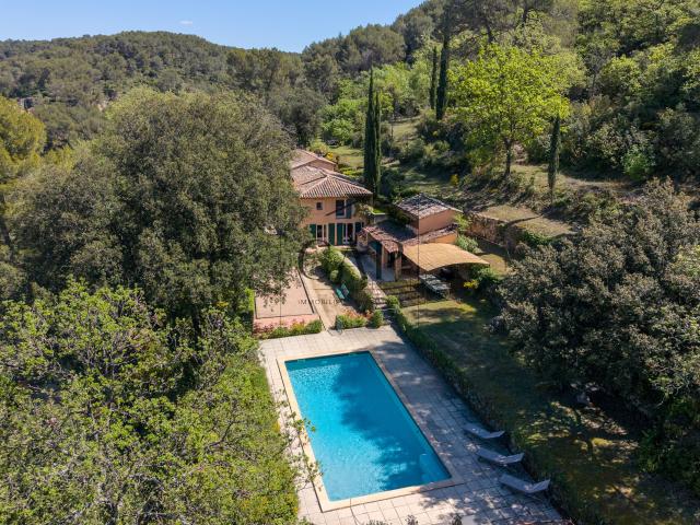Maison 7 pièces 300 m²