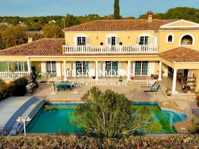 Maison 7 pièces 300 m²