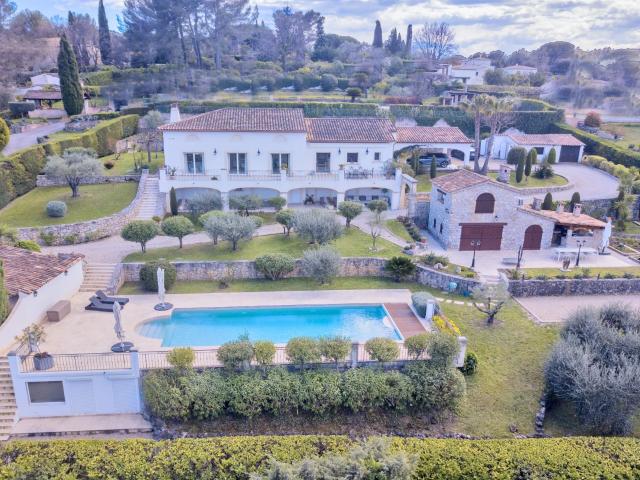 Maison 7 pièces 300 m²