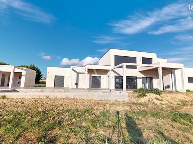 Maison 7 pièces 300 m²