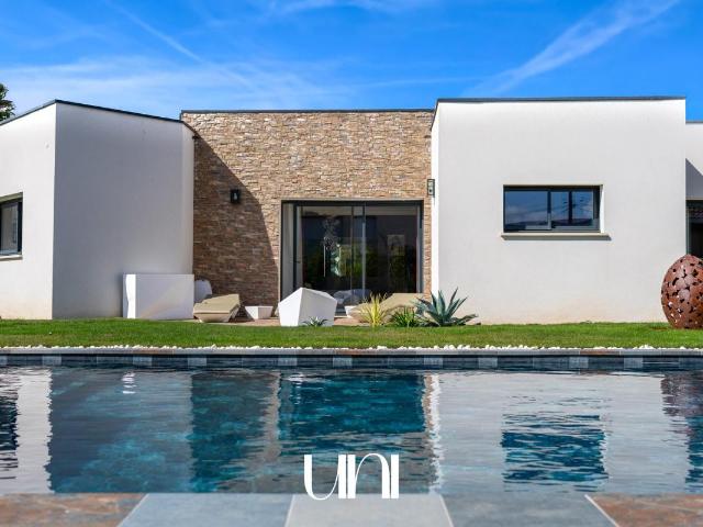 Maison 7 pièces 300 m²
