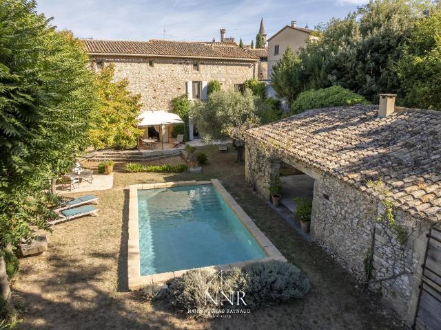 Maison 7 pièces 300 m²