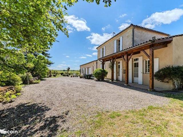 Maison 7 pièces 301 m²