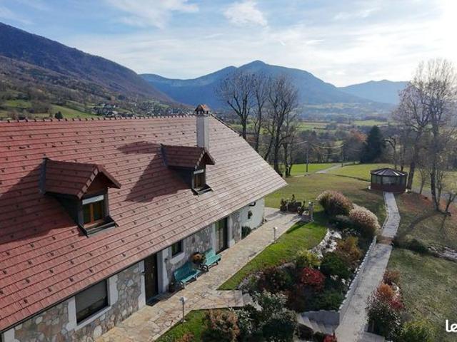 Maison 7 pièces 301 m²