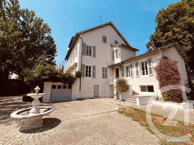 Maison 7 pièces 302 m²