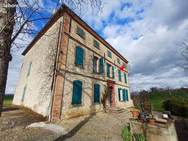 Maison 7 pièces 302 m²