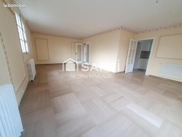 Maison 7 pièces 303 m²
