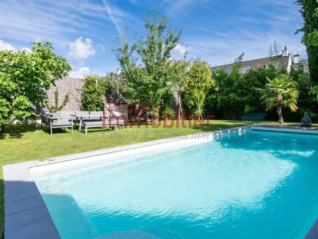 Maison 7 pièces 314 m²