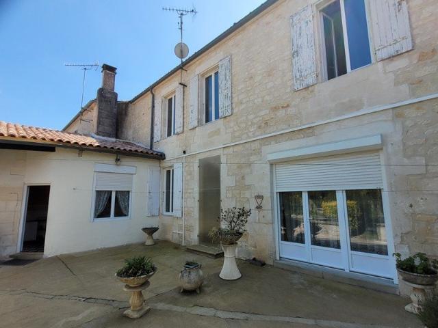 Maison 7 pièces 315 m²