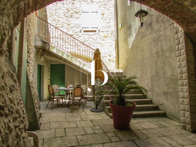 Maison 7 pièces 315 m²