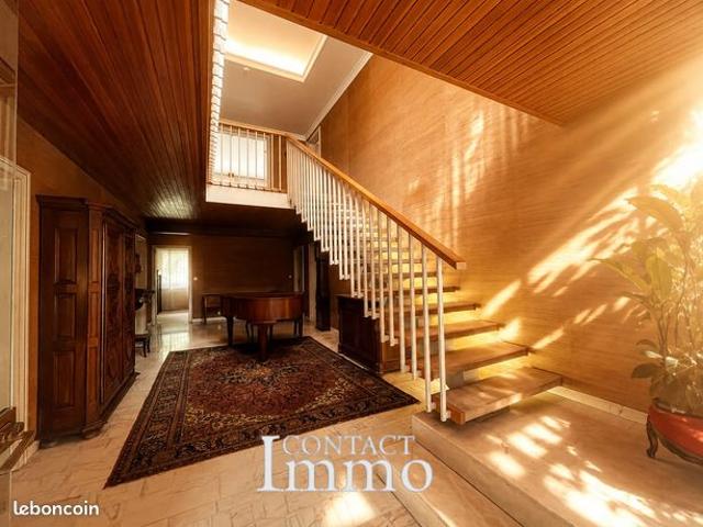 Maison 7 pièces 315 m²
