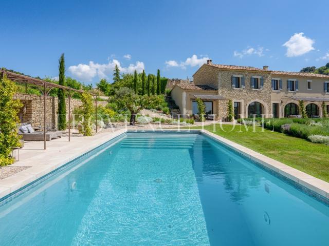 Maison 7 pièces 316 m²