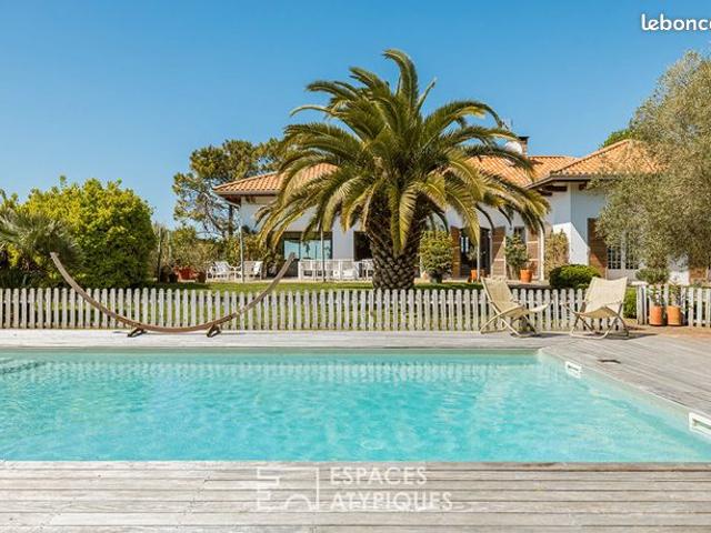 Maison 7 pièces 316 m²