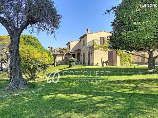 Maison 7 pièces 317 m²