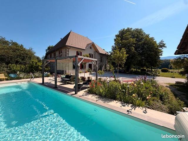 Maison 7 pièces 317 m²