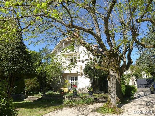 Maison 7 pièces 317 m²