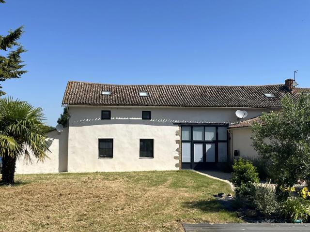 Maison 7 pièces 310 m²
