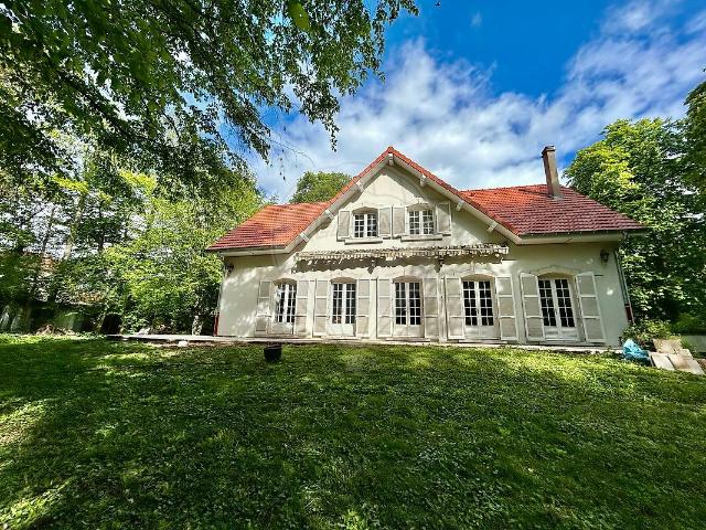 Maison 7 pièces 310 m²