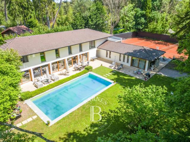 Maison 7 pièces 310 m²