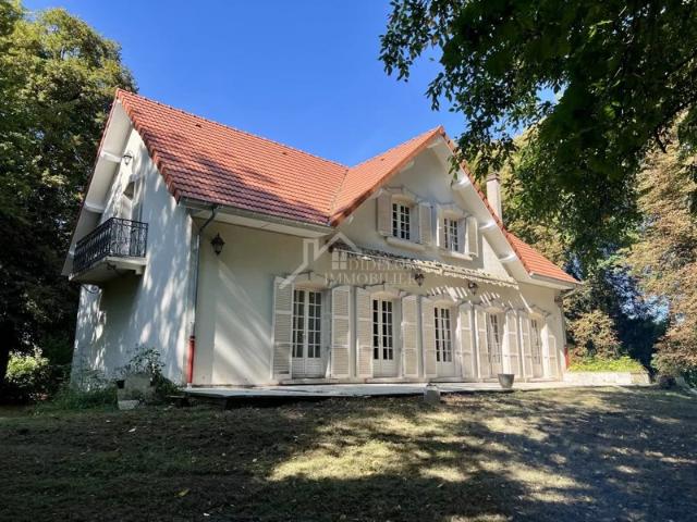 Maison 7 pièces 310 m² terrain