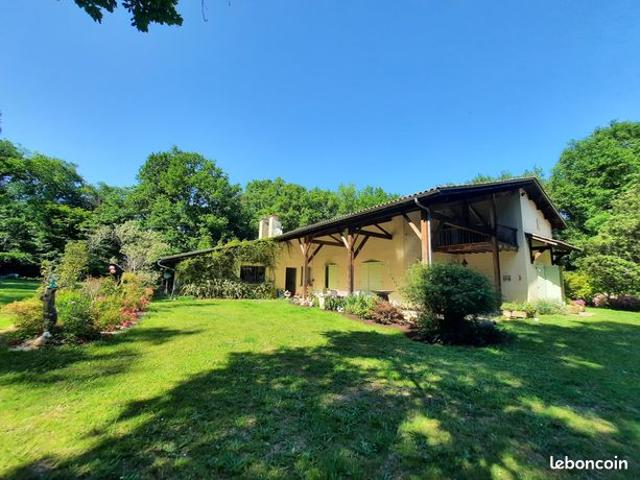 Maison 7 pièces 313 m²