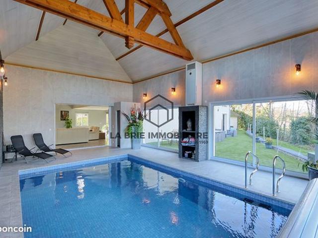 Maison 7 pièces 313 m²