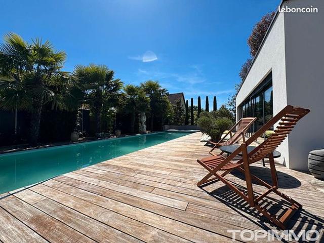 Maison 7 pièces 324 m²